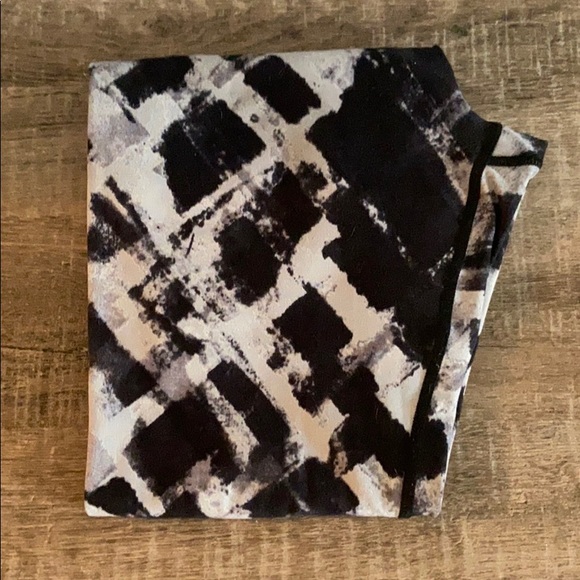 NEW Fabletics Salar Capri leggings, size small - Picture 5 of 5